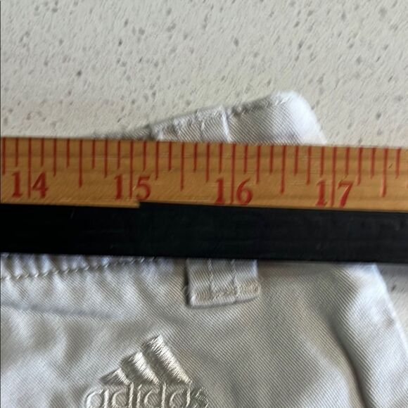 Adidas Tan Khaki Vintage Cargo Stretch Shorts with Textured Fabric Size 34/8.5 - Picture 5 of 8